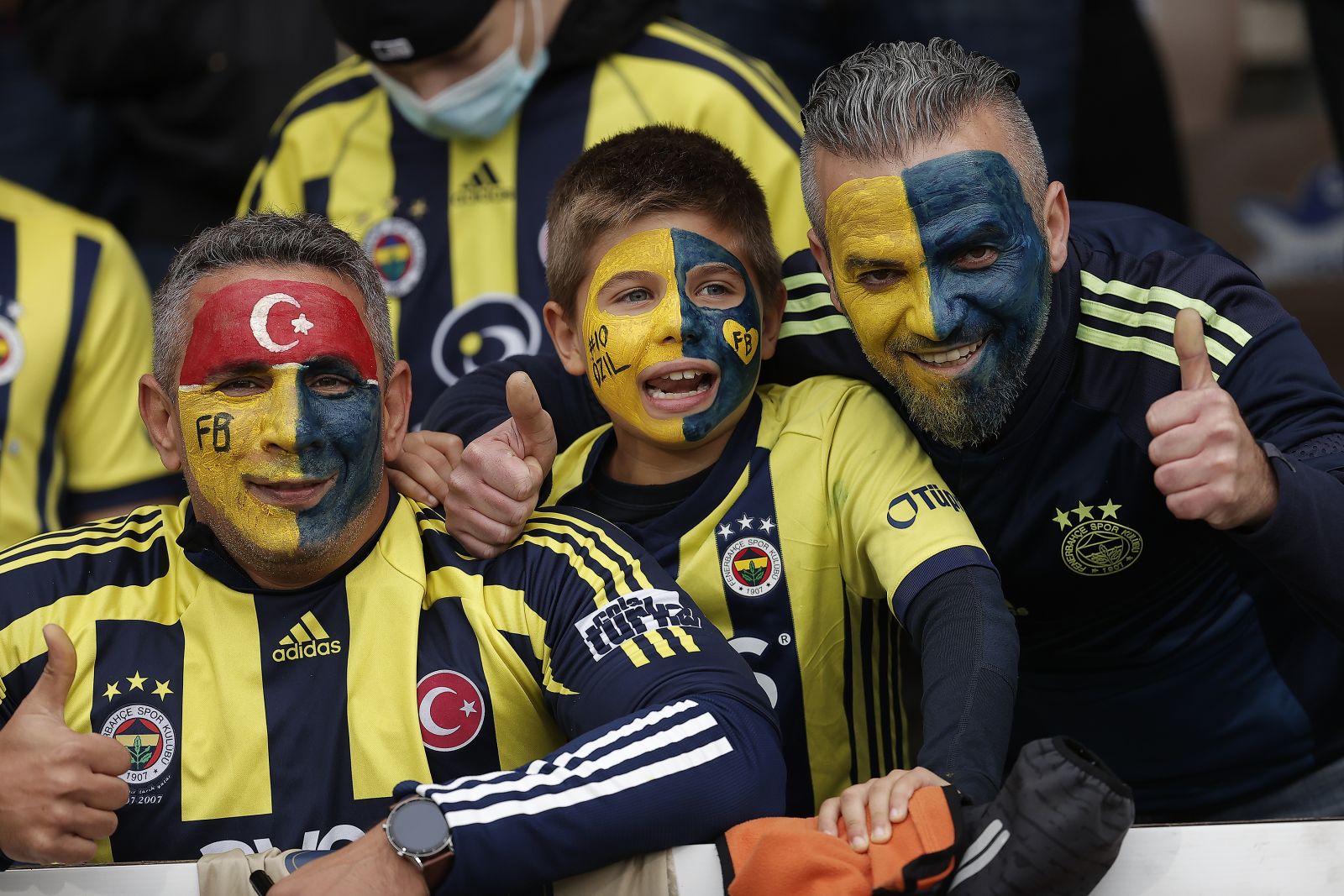 Fenerbahçe Finlandiya'da güle oynaya turladı Fenerbahçe Finlandiya'da güle oynaya turladı