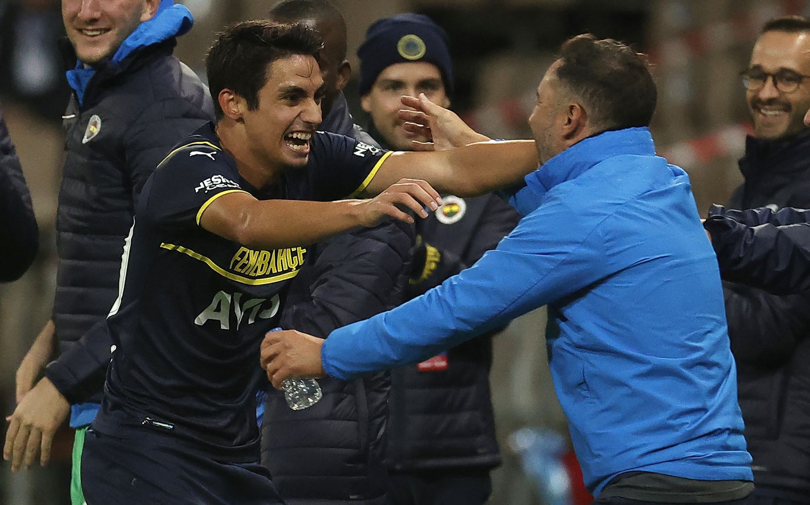 Fenerbahçe Finlandiya'da güle oynaya turladı Fenerbahçe Finlandiya'da güle oynaya turladı