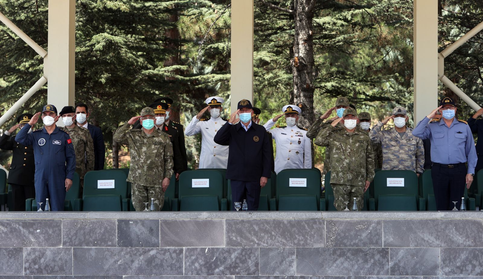 Bakan Akar: 8 uçak 2 helikopterle hava köprüsü kurduk Bakan Akar: 8 uçak 2 helikopterle hava köprüsü kurduk