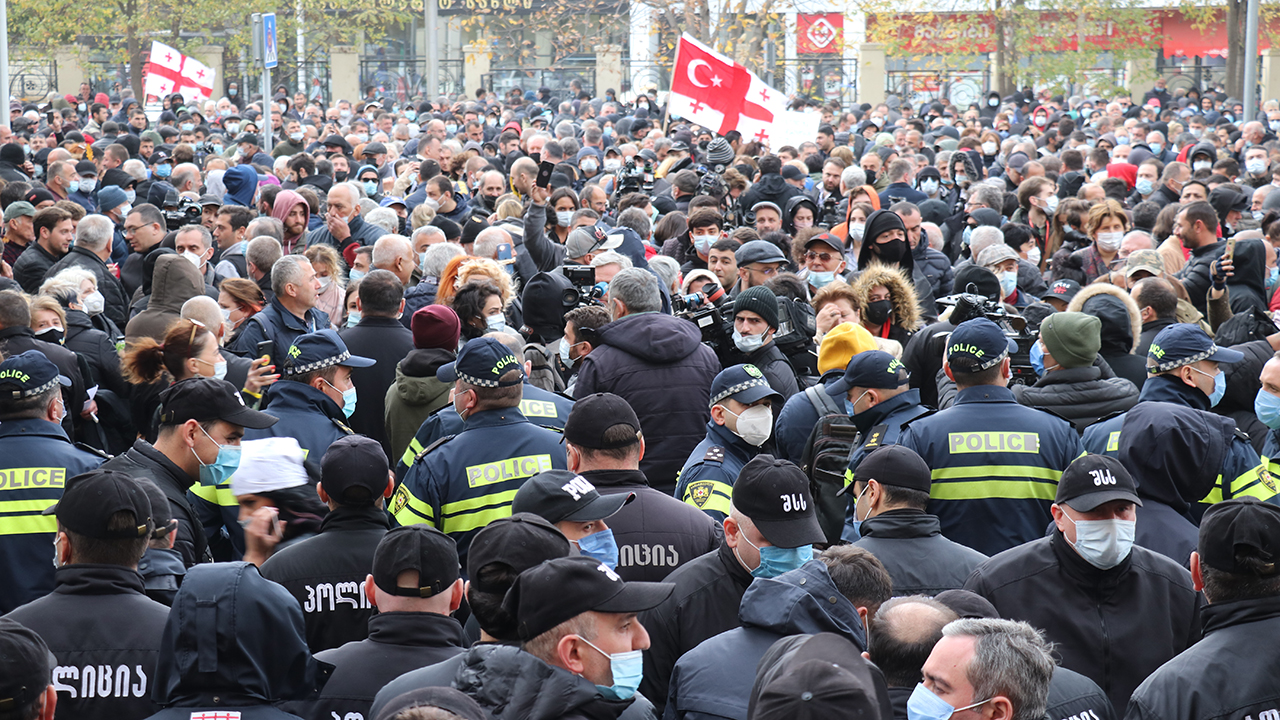 Eski Gürcistan Cumhurbaşkanı Saakaşvili, açlık grevini sonlandırdı