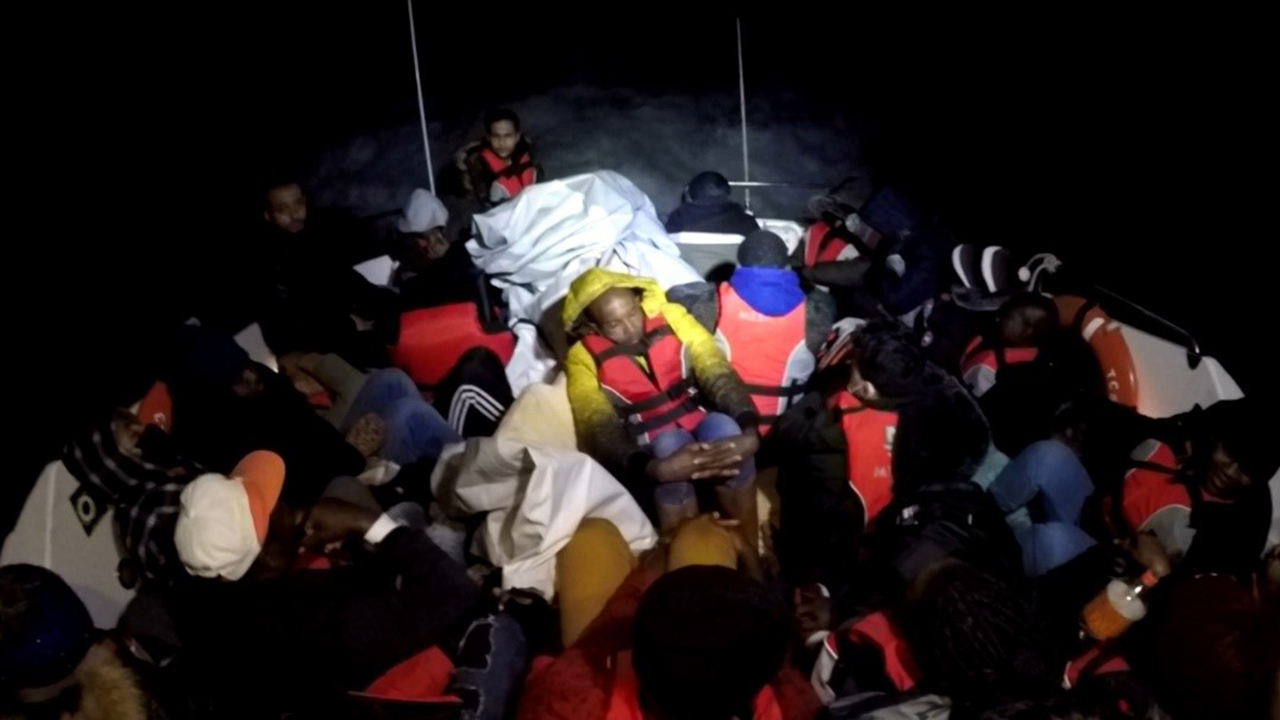 Yunanistan'ın ölüme ittiği göçmenleri yine Türkiye kurtardı