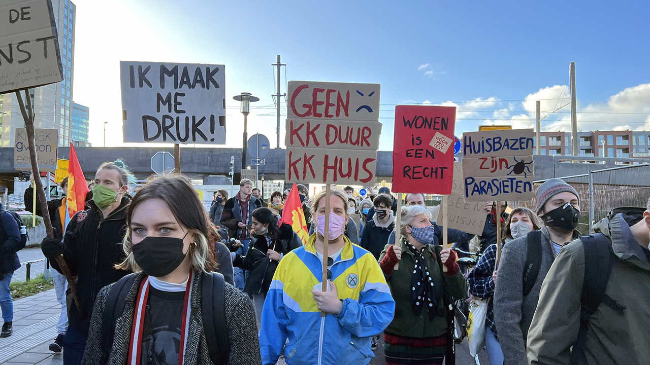 Hollanda'da ev fiyatları halkı sokağa döktü Hollanda'da ev fiyatları halkı sokağa döktü