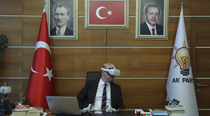 AK Parti'de ilk metaverse toplantısı yapıldı