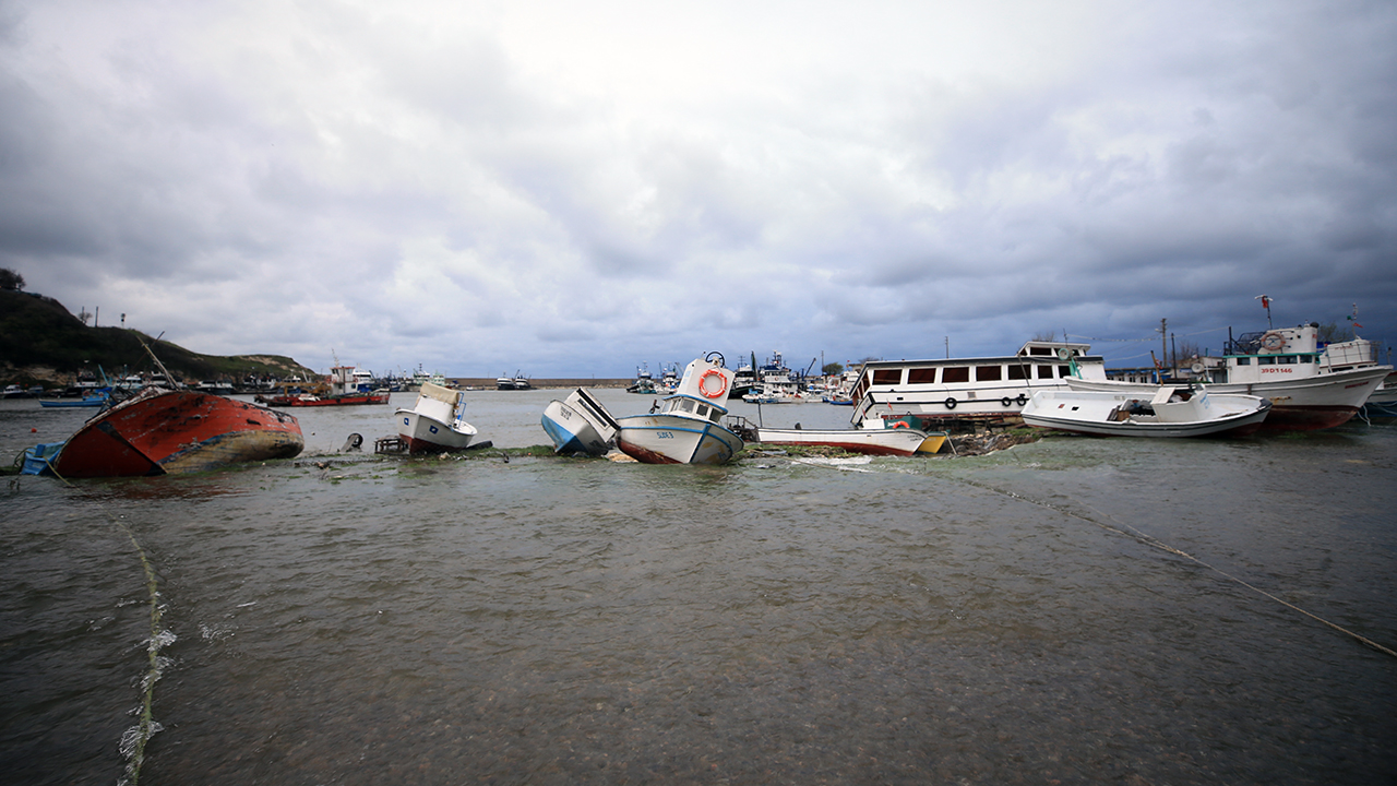 İstanbul'a su sağlayan Kazandere Barajı taştı