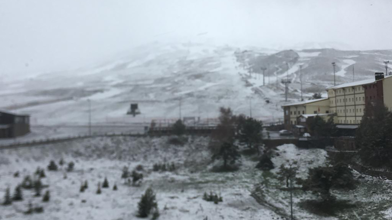 Mayıs ayında lapa lapa kar yağdı