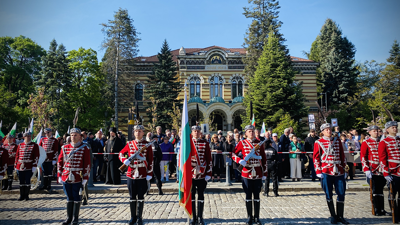 Bulgarlar, Rusya ve Ukrayna için birbirine girdi