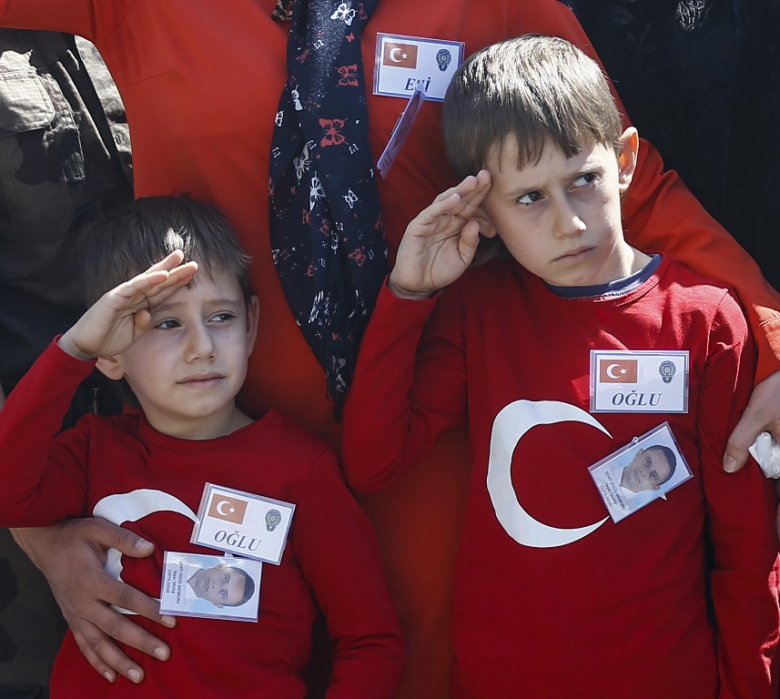 Şehit polis memuru Yavaş son yolculuğuna uğurlandı