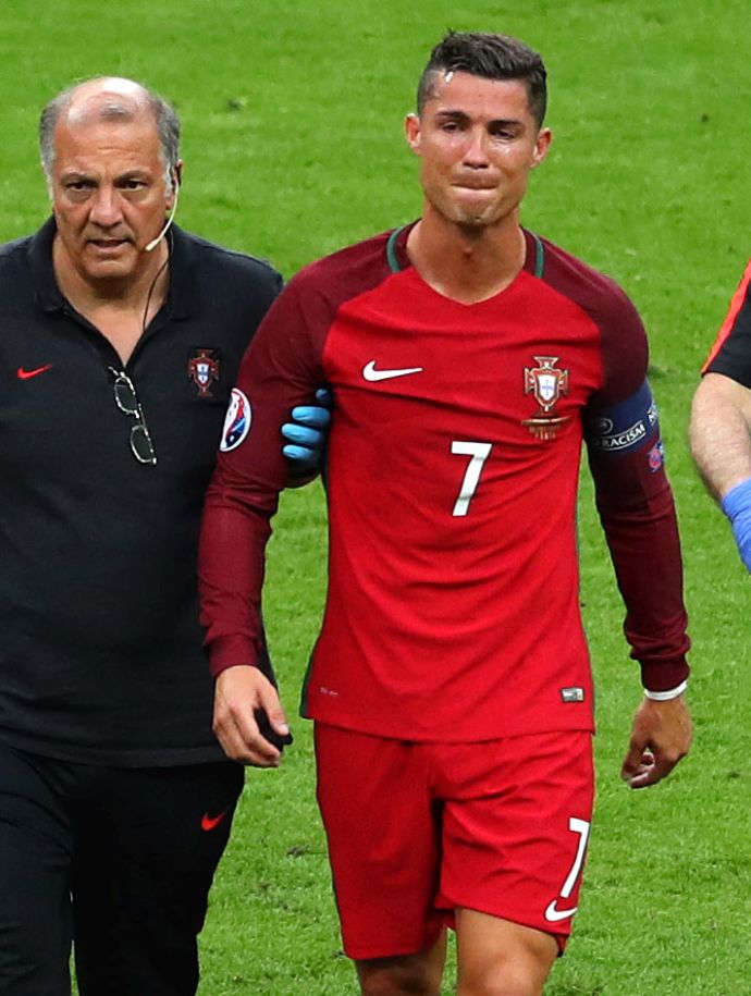 Cristiano Ronaldo finalde hüngür hüngür ağladı Cristiano Ronaldo finalde hüngür hüngür ağladı