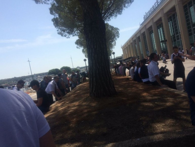 Marsilya’da havalimanında bomba alarmı!