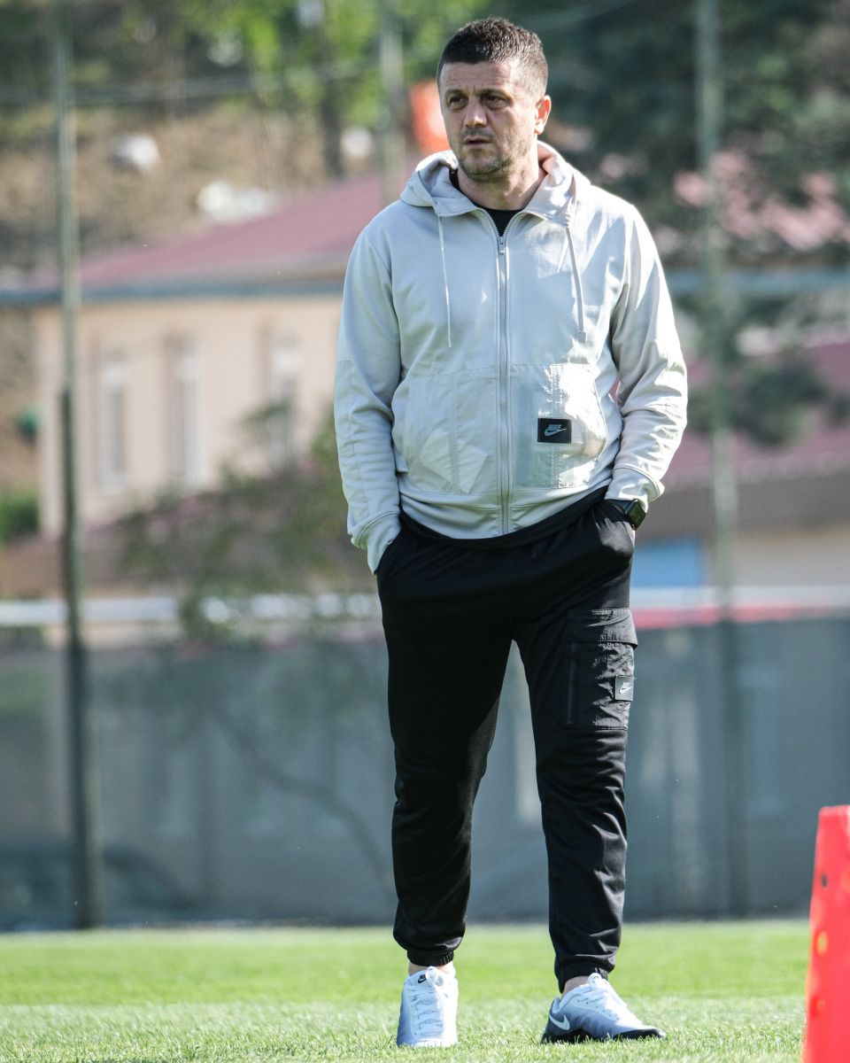 Giresunspor teknik direktör Hakan Keleş'le yola devam etmeye kararlı Giresunspor teknik direktör Hakan Keleş'le yola devam etmeye kararlı