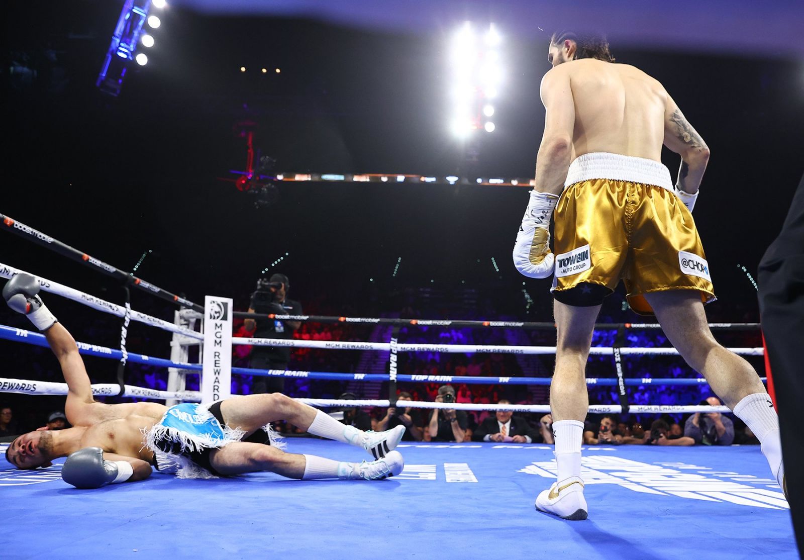Nico Ali Walsh dedesi Muhammed Ali'nin izinde... Rakibini ilk raundda nakavt etti Nico Ali Walsh dedesi Muhammed Ali'nin izinde... Rakibini ilk raundda nakavt etti