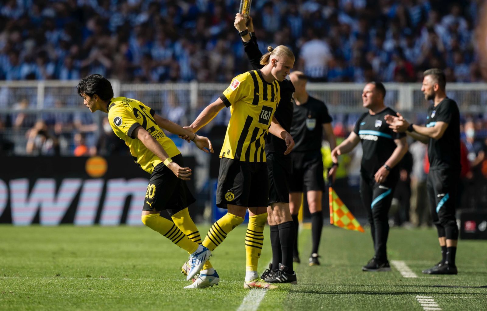 Bundesliga'da korkutan sakatlık... Hertha Berlin kalecisi Lotka ucuz atlattı!
