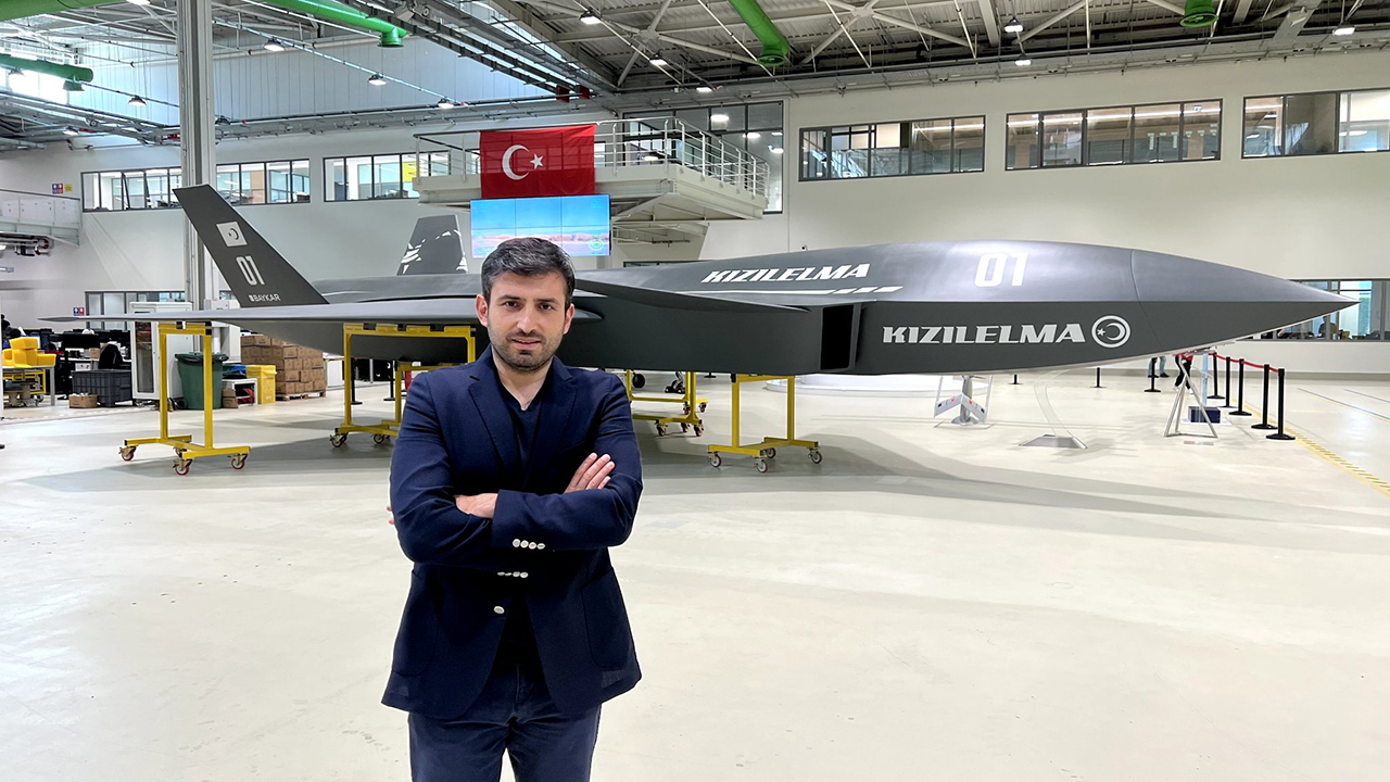 Selçuk Bayraktar, 'Kızılelma'nın boyalı halini paylaştı Selçuk Bayraktar, 'Kızılelma'nın boyalı halini paylaştı