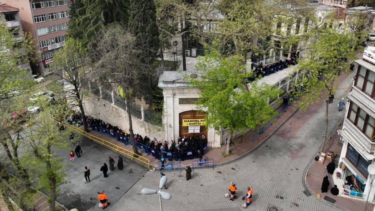 2 yıllık hasret son buldu: Hırka-i Şerif ziyarete açıldı