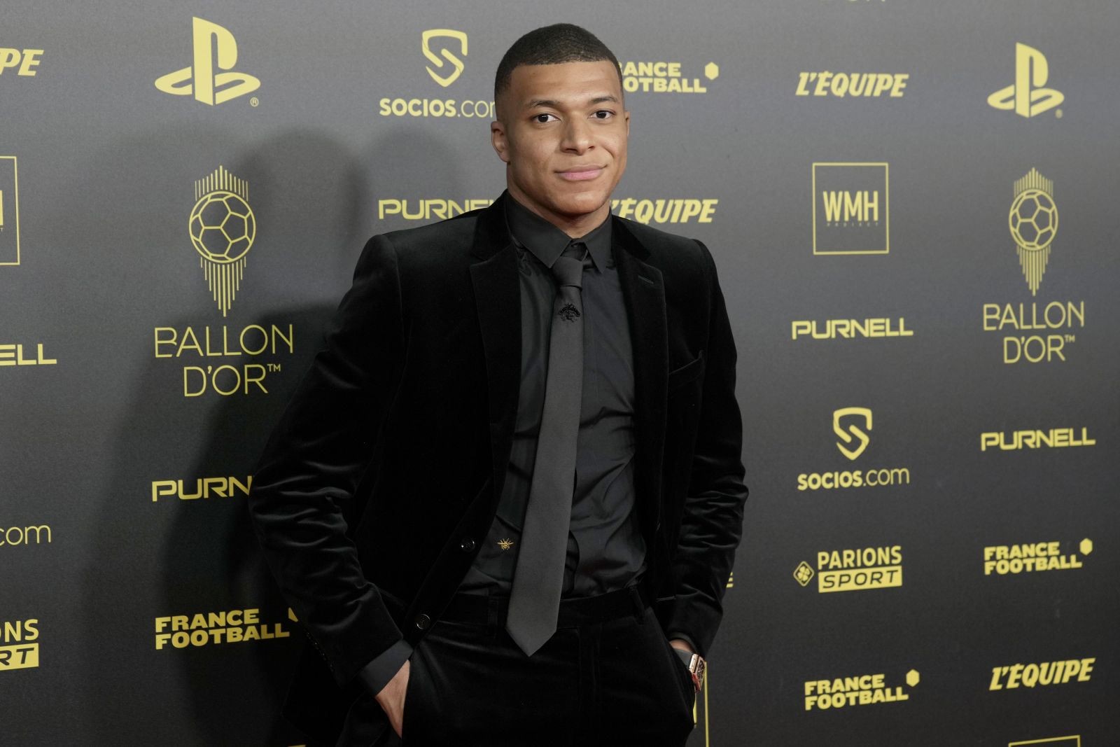 2021 Ballon d'Or ödülünü yine Messi kazandı