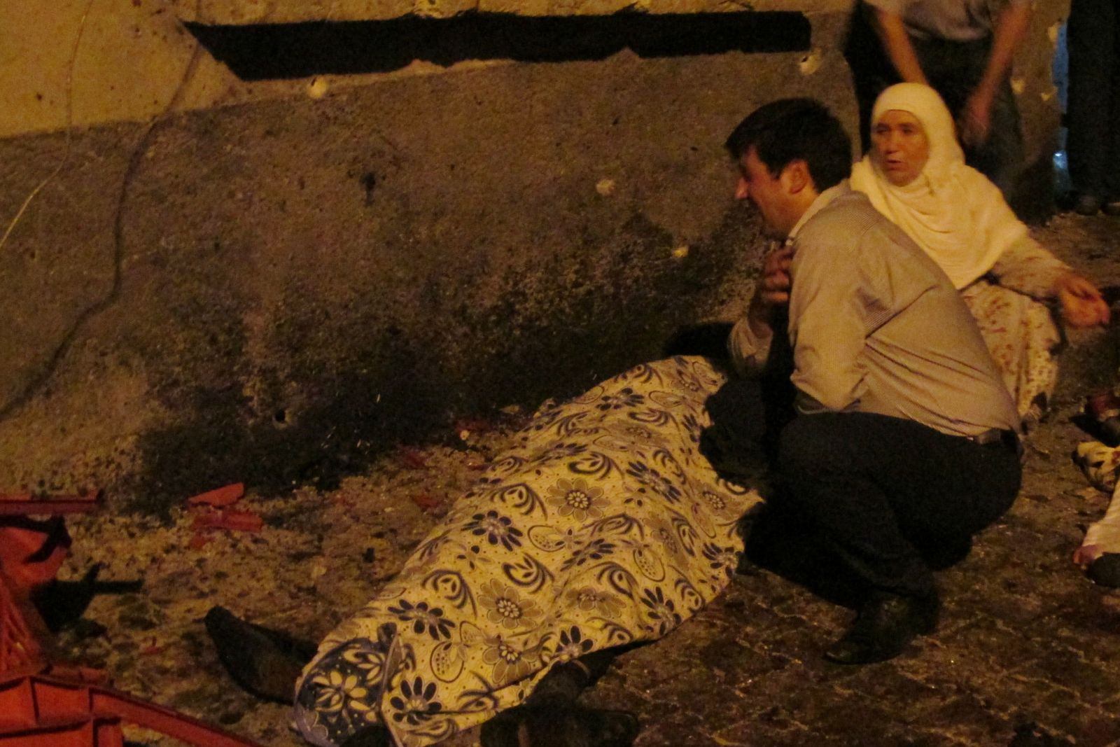Gaziantep'te sokak düğününe canlı bomba saldırısı: 30 ölü, 94 yaralı (Gaziantep patlama)