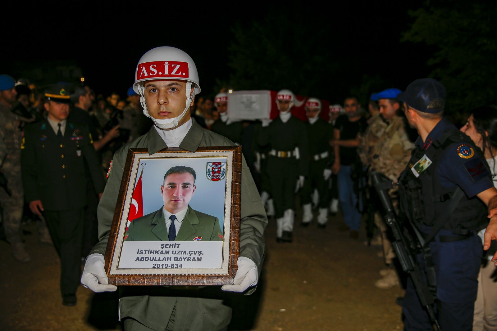 Şehit Uzman Çavuş  Abdullah Bayram dualarla defnedildi Şehit Uzman Çavuş  Abdullah Bayram dualarla defnedildi