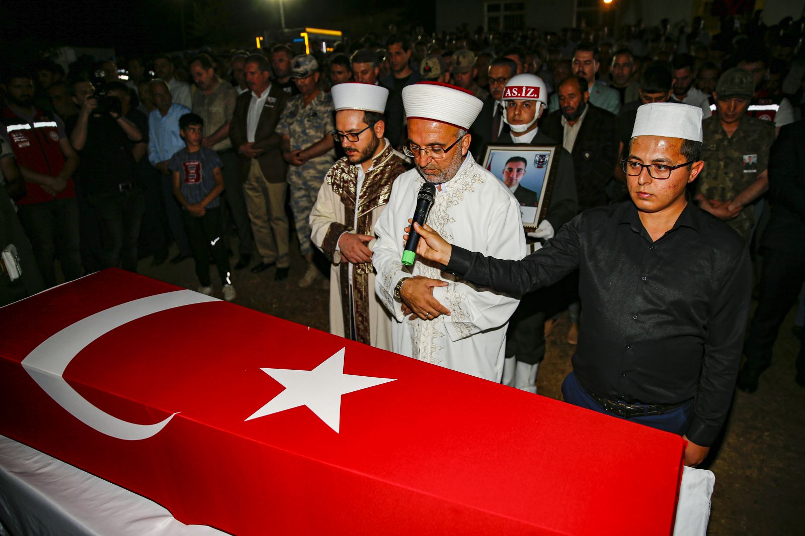 Şehit Uzman Çavuş  Abdullah Bayram dualarla defnedildi Şehit Uzman Çavuş  Abdullah Bayram dualarla defnedildi