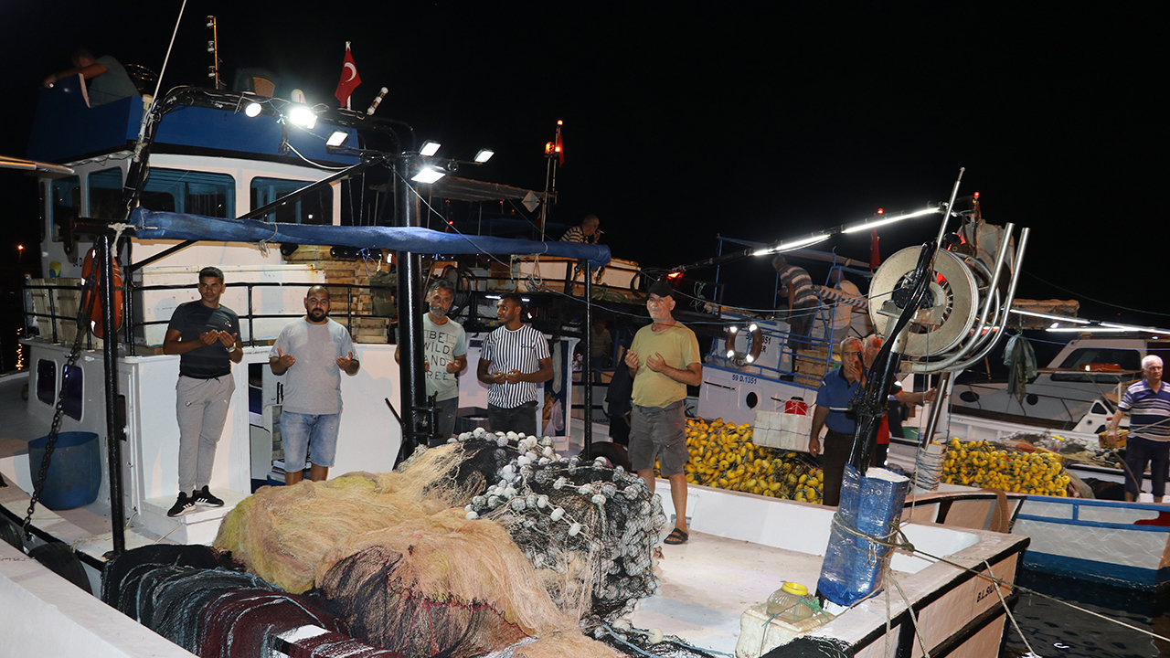 Ağlar denize atıldı! Balıkçılar bol palamut bekliyor