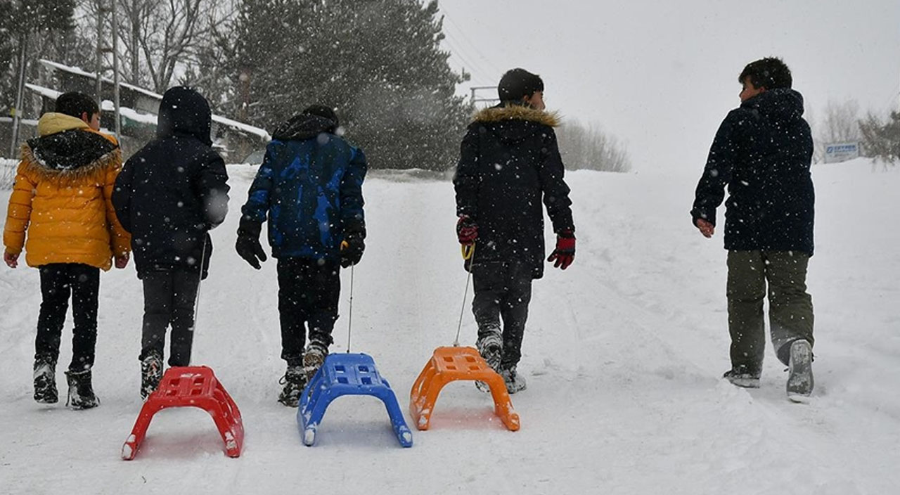 8 şehirde eğitime kar engeli