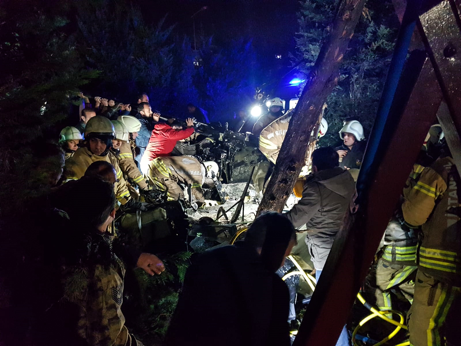 İstanbul'da askeri helikopter düştü: 4 askerimiz şehit