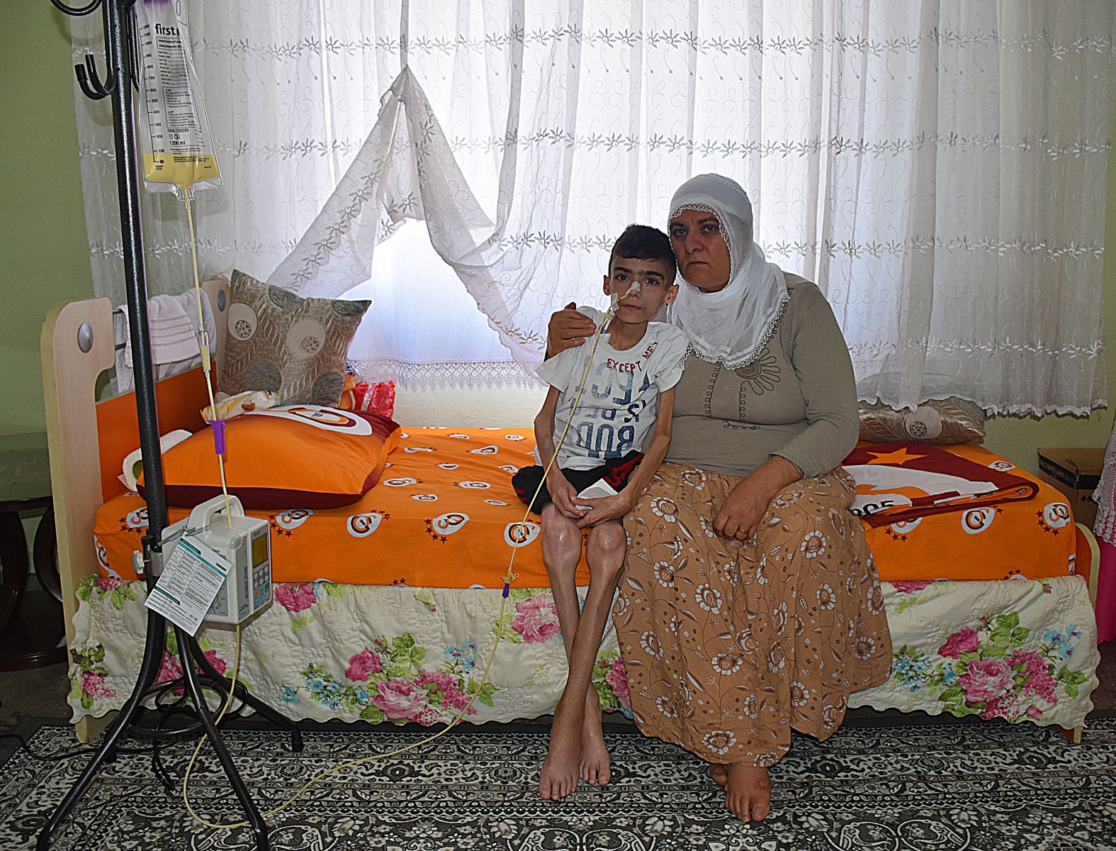 Çocukluğunu yaşayamadan günden güne eriyor