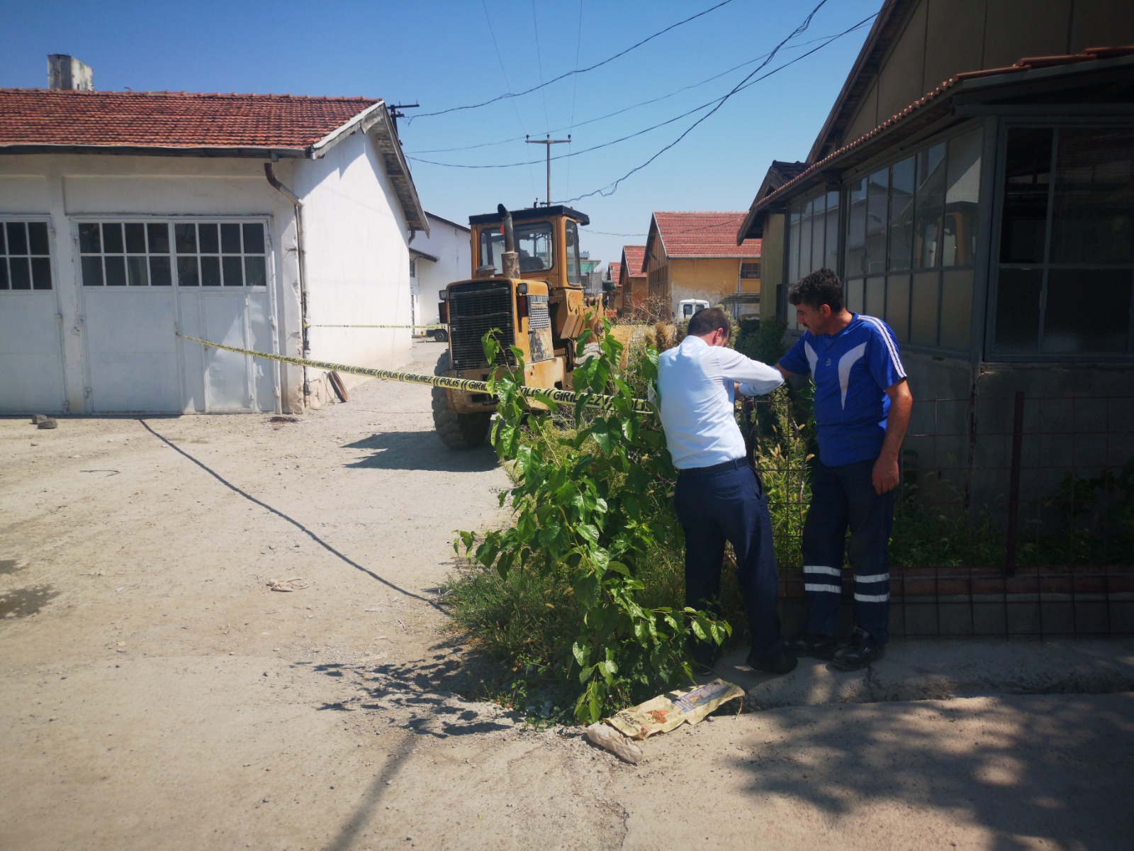 Fabrikada feci olay! İş makinesinin lastiğine hava bastığı sırada...