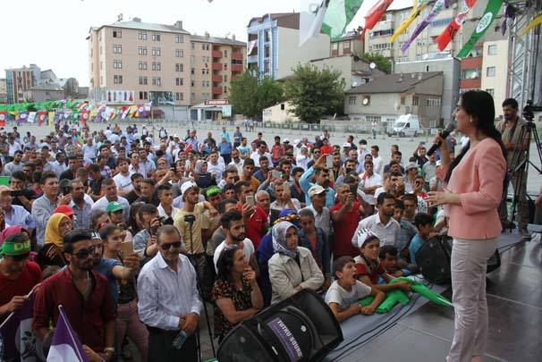 HDP'nin Ağrı'daki mitinginde çekilen görüntü şaşkına çevirdi
