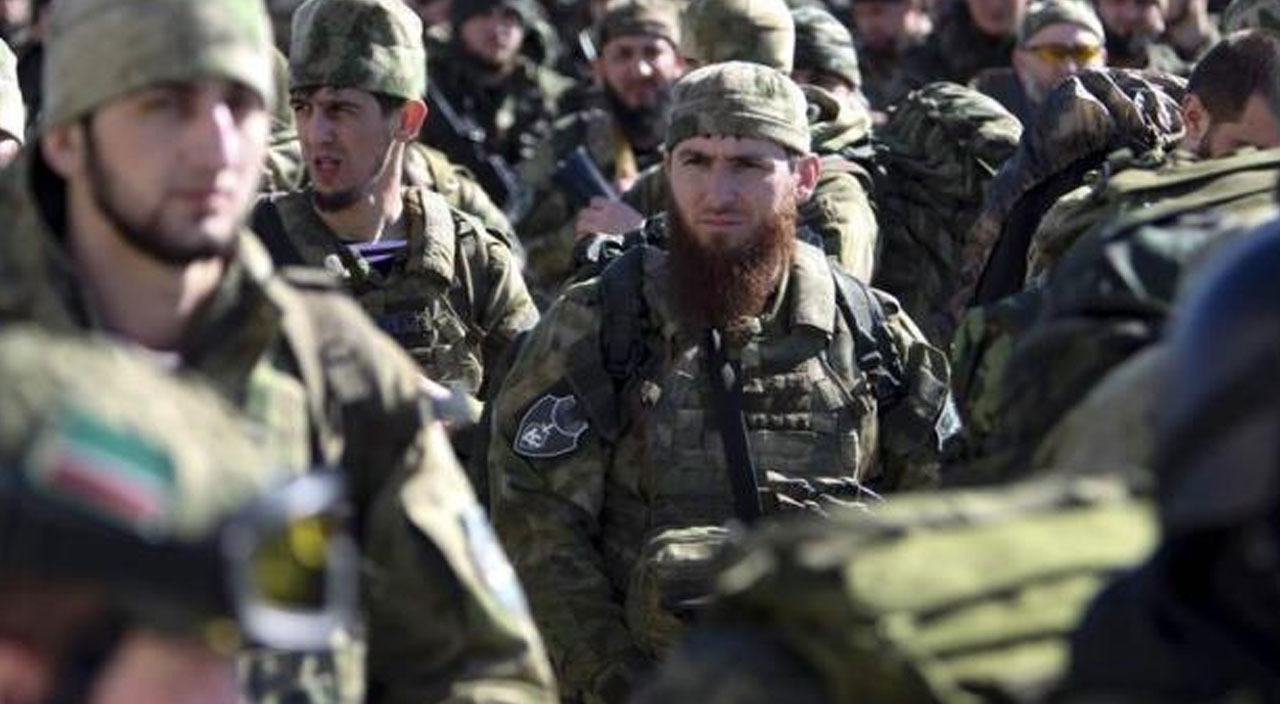 Çeçen lider Kadirov, 14 yaşındaki oğlu Adam'ı Mariupol'e savaşmaya gönderdi Çeçen lider Kadirov, 14 yaşındaki oğlu Adam'ı Mariupol'e savaşmaya gönderdi