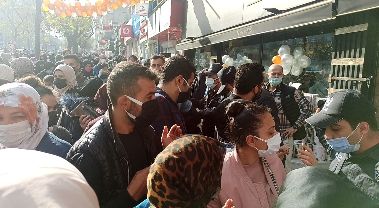 Mağaza açılışı değil korona daveti!