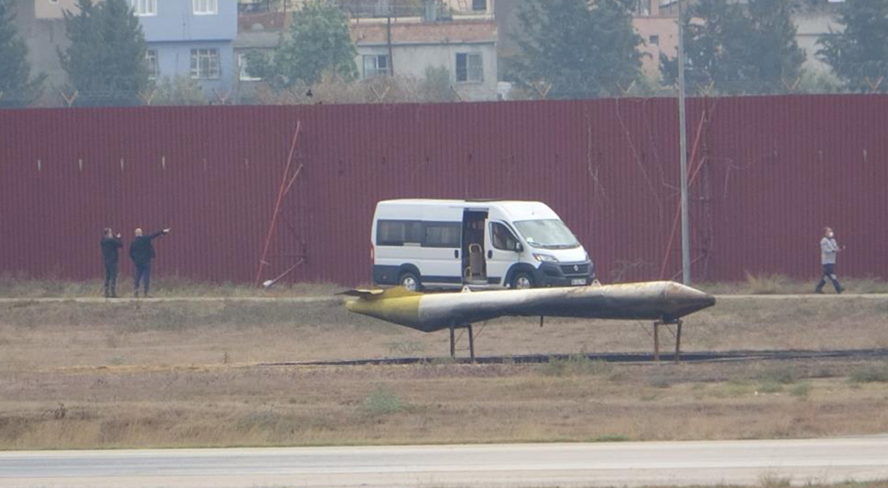 Polisten kaçan göçmenler Adana Havalimanı'na daldı!