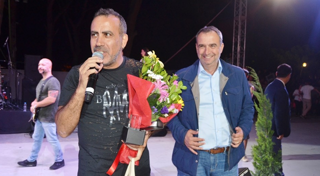 Halûk Levent çam fidanlarının arasından 10 binlere seslendi