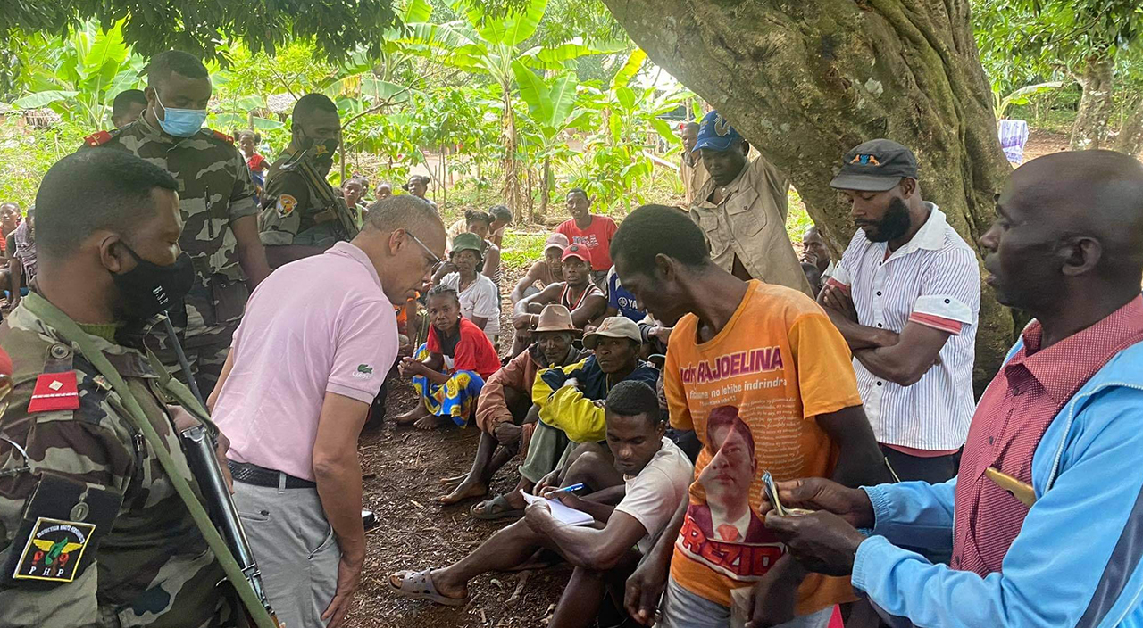 Madagaskar'da sığır hırsızları köyü bastı: Onlarca ölü var Madagaskar'da sığır hırsızları köyü bastı: Onlarca ölü var