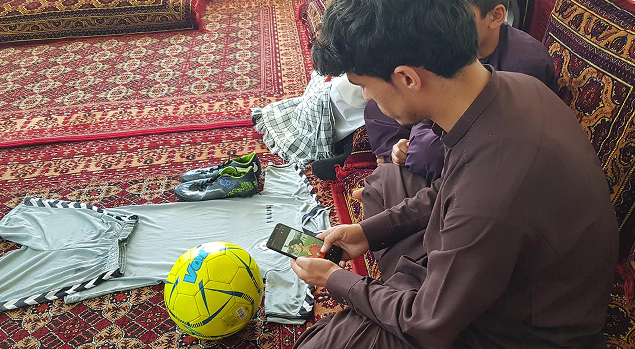 ABD uçağından düşen Afgan milli futbolcunun ailesi pilotların yargılanmasını istiyor ABD uçağından düşen Afgan milli futbolcunun ailesi pilotların yargılanmasını istiyor
