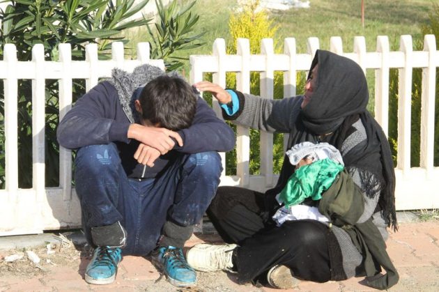 Kızının cesedini kucağında 5 kilometre taşıdı Kızının cesedini kucağında 5 kilometre taşıdı