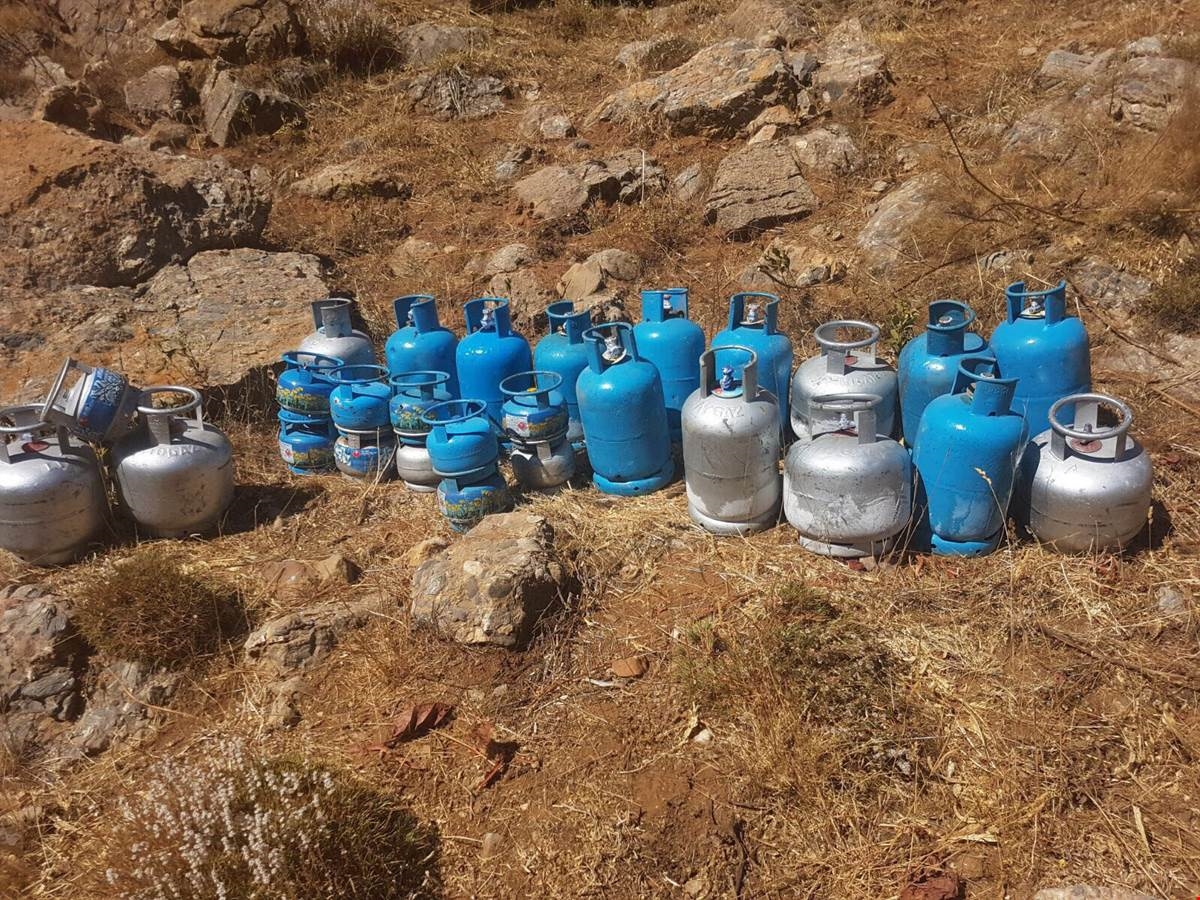 Tunceli'de PKK sığınaklarından yaşam malzemesi çıktı