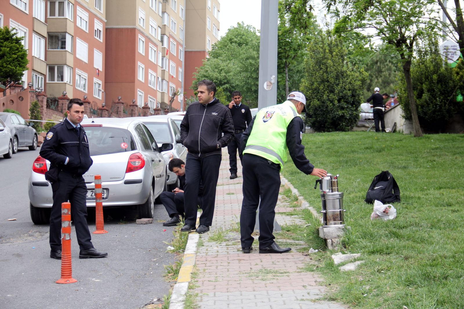 1 Mayıs'tan ilginç görüntü! Polisin miting sofrası