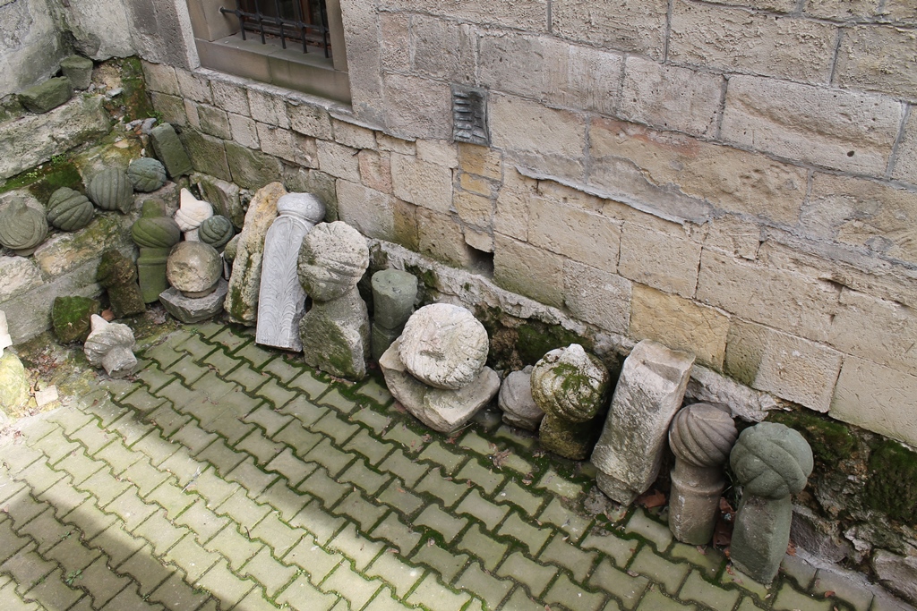 Bayraklı Camii yıllara meydan okuyor