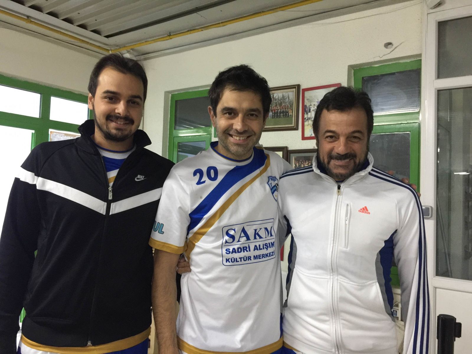 Kerem Alışık ve Cansel Elçin futbol takımı kurdu