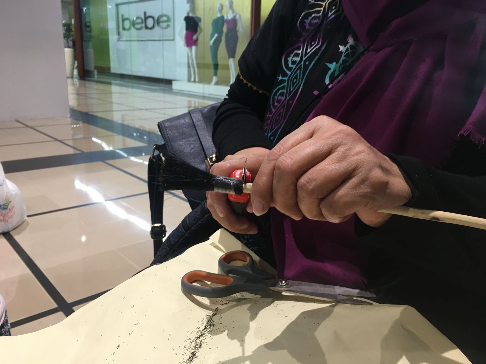 Dünyanın en büyük ebrusu Abu Dabi’de yapıldı