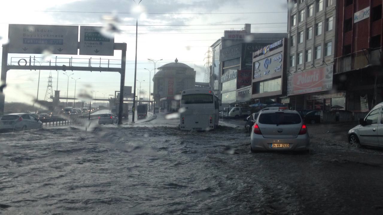 İstanbul'u yağmur vurdu!