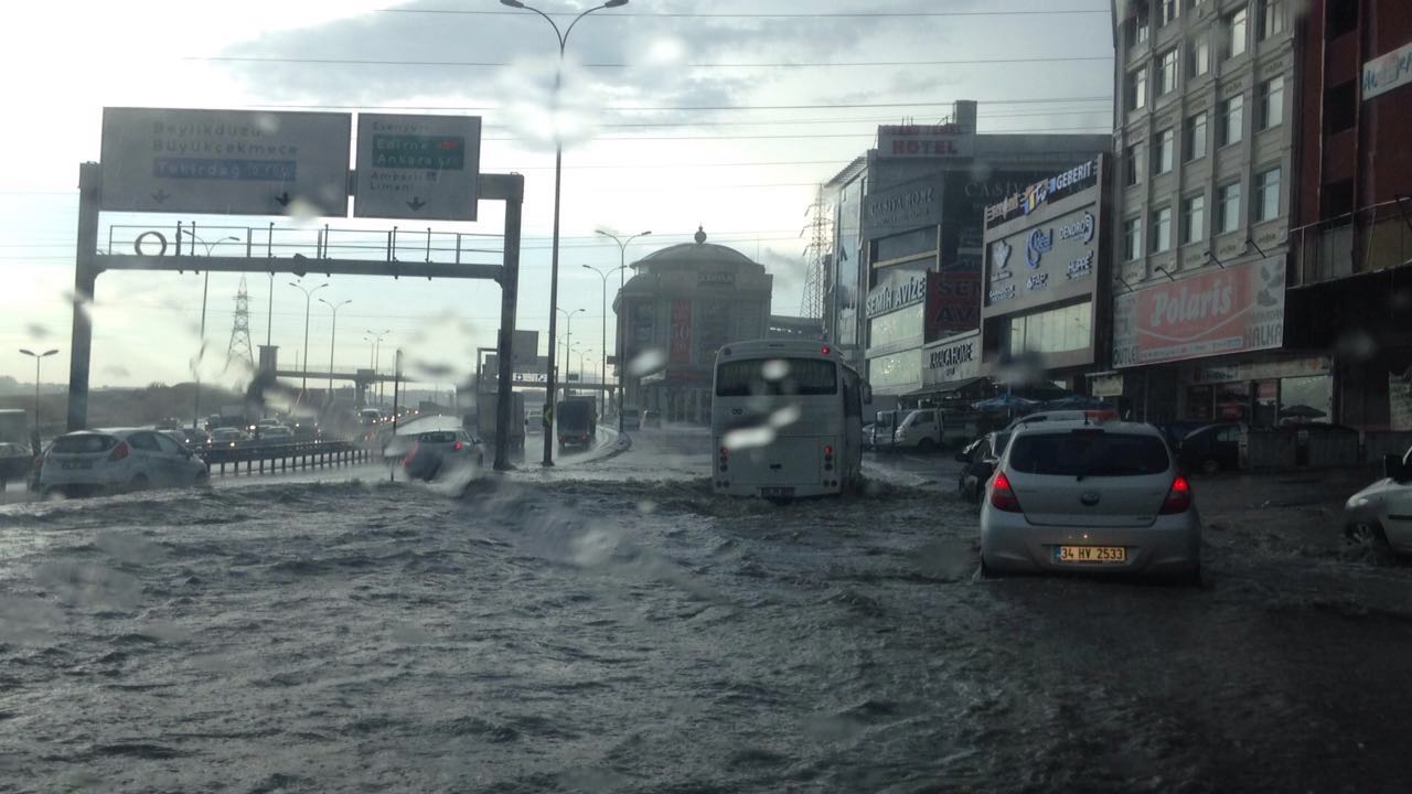 İstanbul'u yağmur vurdu!