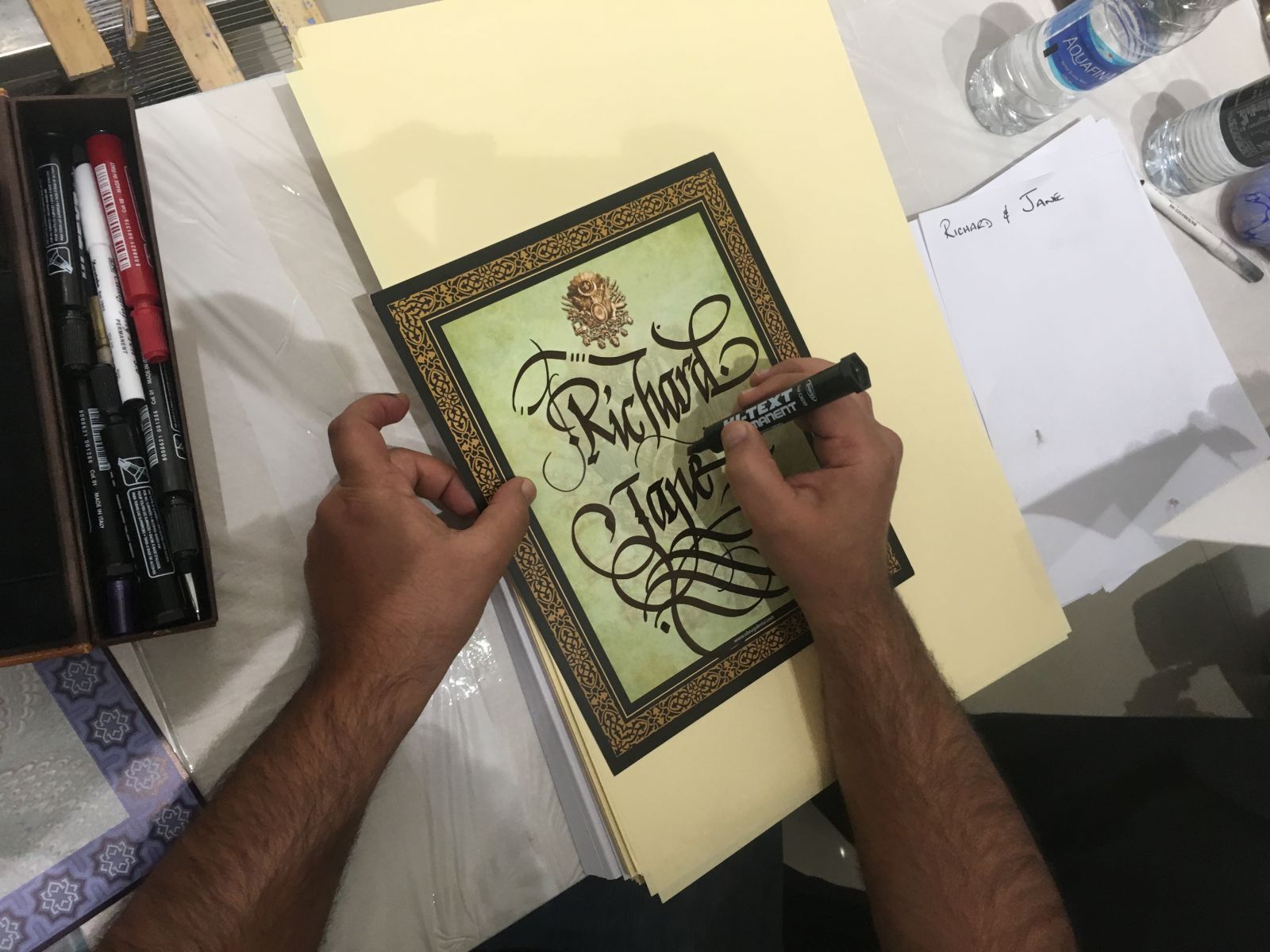 Dünyanın en büyük ebrusu Abu Dabi’de yapıldı