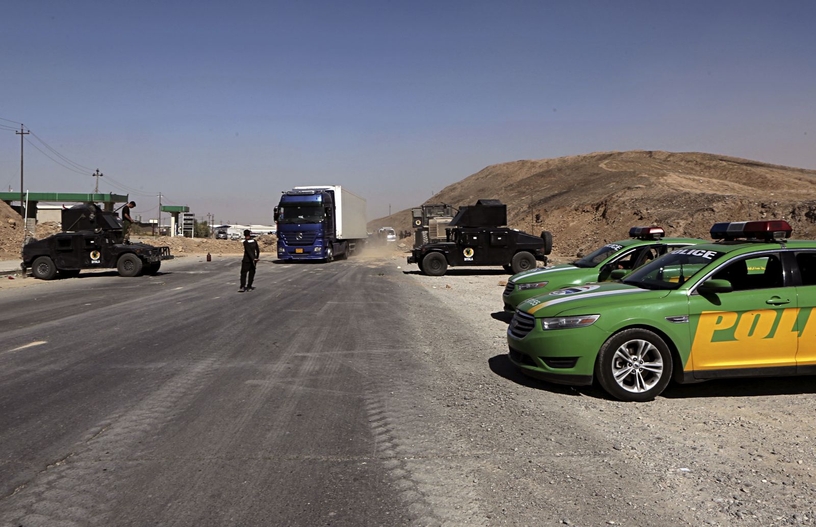 Peşmerge, Erbil ile Kerkük arasında mevzi kazıyor
