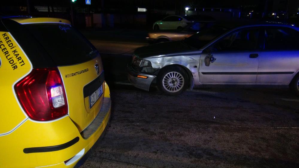 Trafik ışıklarında zincirleme kaza oldu, yaralılar var