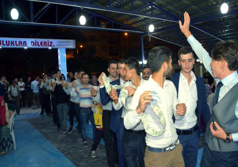 Kastamonu’da 40 metrelik düğün takısı