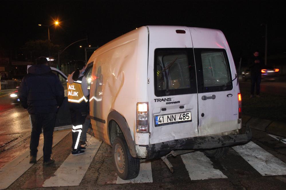 Trafik ışıklarında zincirleme kaza oldu, yaralılar var
