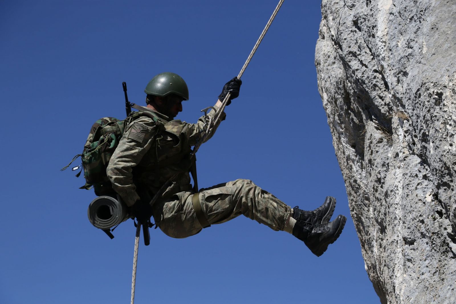 Komando birliklerine gitmenin yolu buradan geçiyor