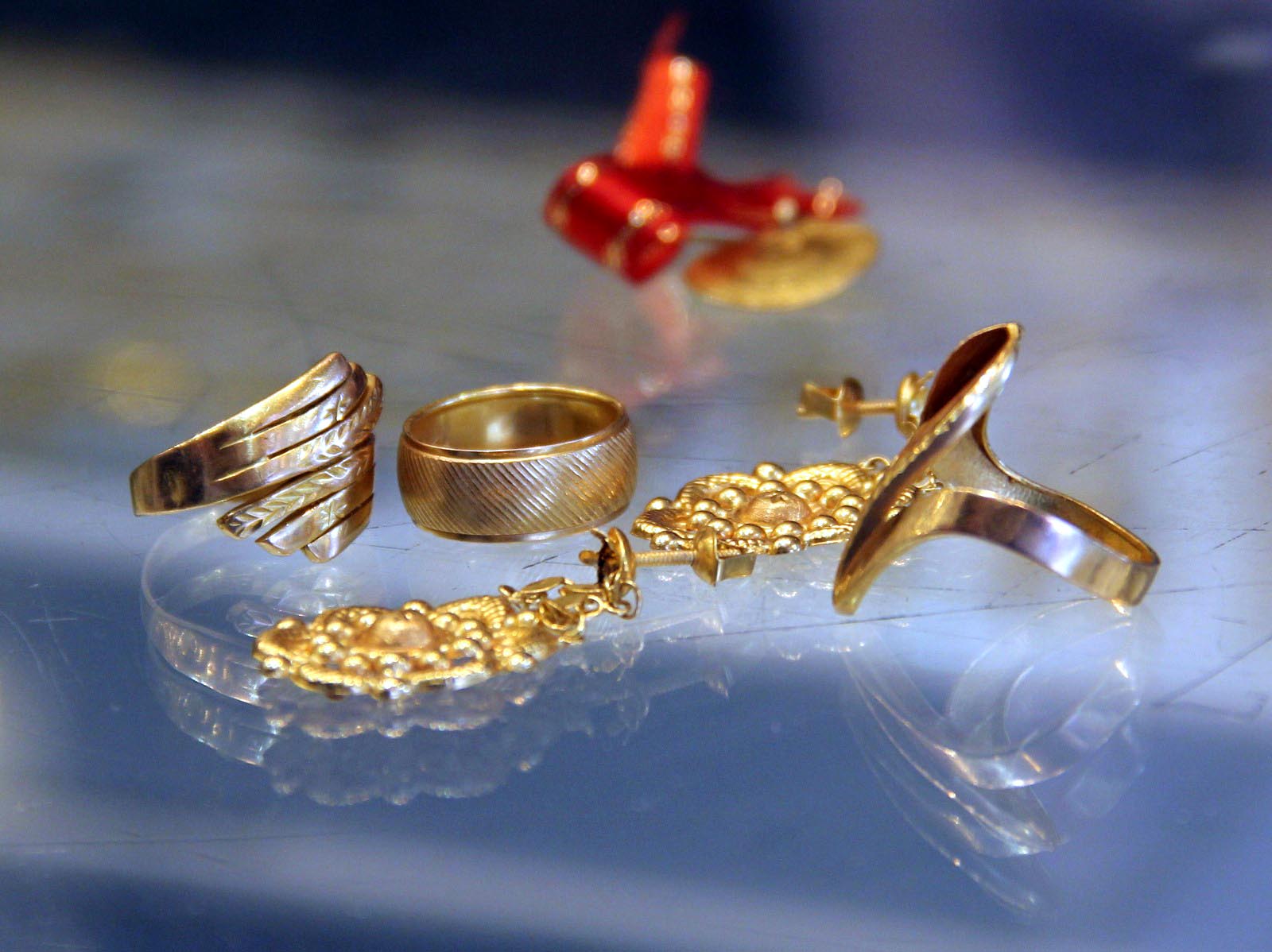 Kulağındaki küpeyi sahte polise kaptıran kadının gözyaşları