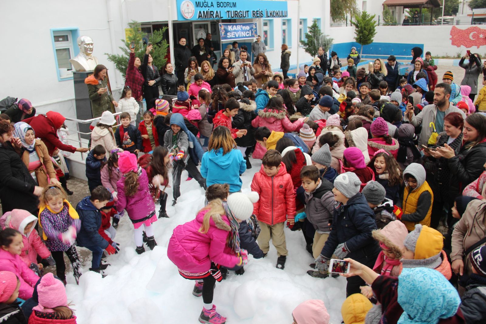 Okullar yarıyıl tatiline girdi Okullar yarıyıl tatiline girdi